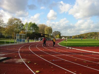 Blick auf das Stadion und die Trib&uuml;ne