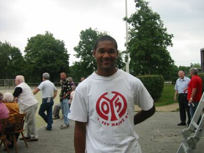 Kicking Freie Turner