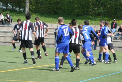 Kicking DJK Schwarz-Wei&szlig;