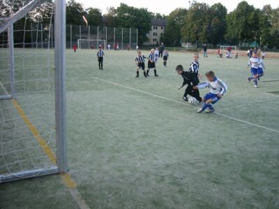 F1-Jugend kicking DJK Schwarz-Wei&szlig;
